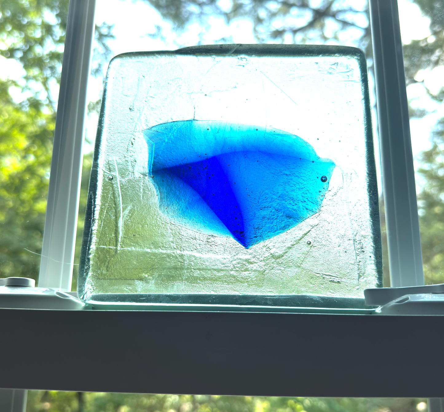 6 x 6 x 1/2 Inch Tile - Clear with Medium Blue Center