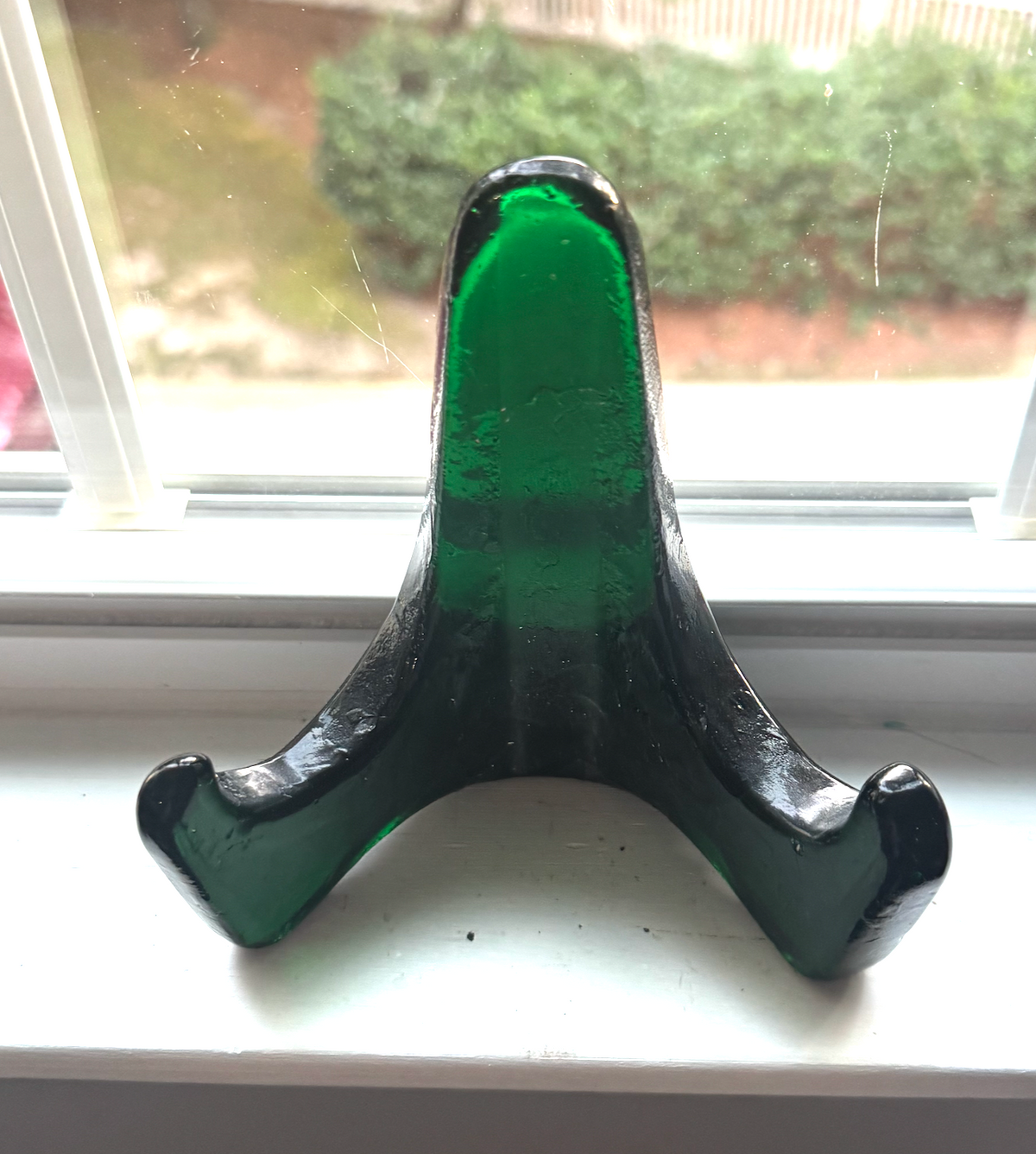 Handmade Kiln-Formed Glass Easel (medium 6" x 5.5" x 4") - Emerald Green